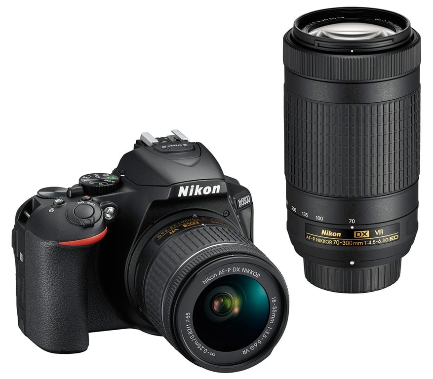 Nikon D5600 + AF-P DX 18-55mm + AF-P DX 70-300mm Kit d'appareil-photo SLR 24,2 MP CMOS 6000 x 4000 pixels Noir - Très bon état