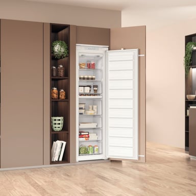 Hotpoint HASD18F013A1 Congelatore verticale Integrato 209 L E Bianco