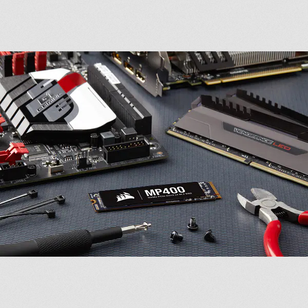 Corsair MP400 M.2 2 To PCI Express 3.0 QLC 3D NAND NVMe - Neuf