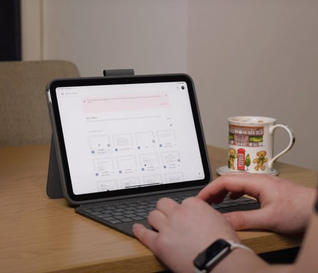 Logitech 920-011439 teclado para móvil QWERTY Español Smart Connector Gris