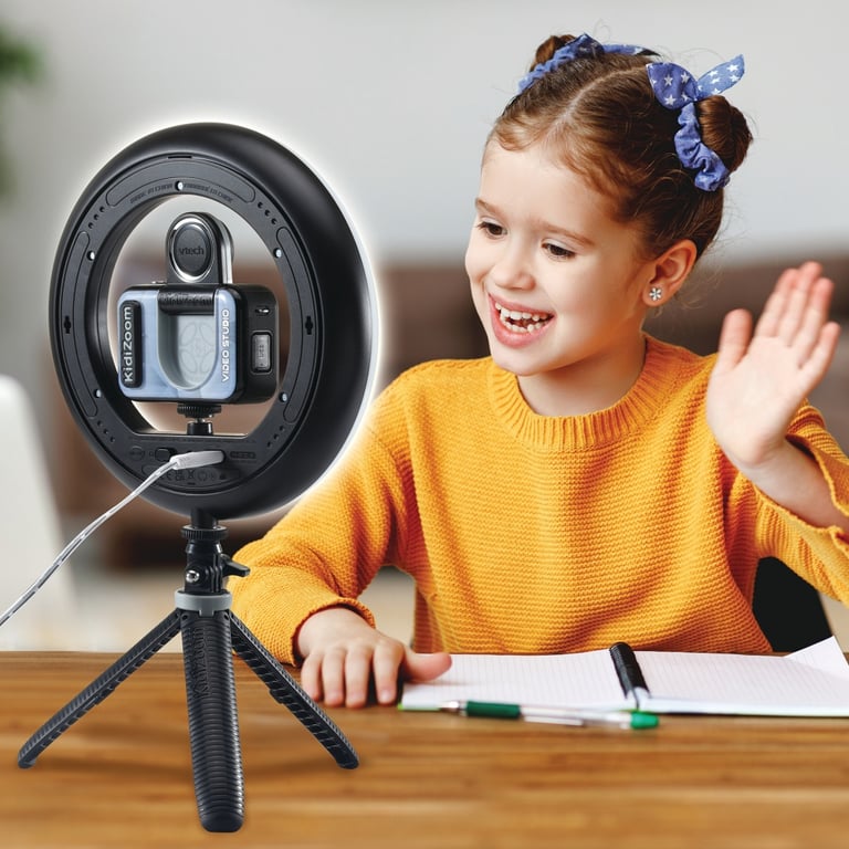 VTech KidiZoom Vidéo Studio PRO Appareil Photo Numérique Enfant Selfie Vidéo HD Écran Couleur avec Ring Trépied Fond et Gants Verts Cadeau de à Contenu en Français - vue 4