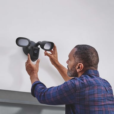 Ring Floodlight Cam Wired Pro Cámara de seguridad IP Exterior 1920 x 1080 Pixeles Techo/pared