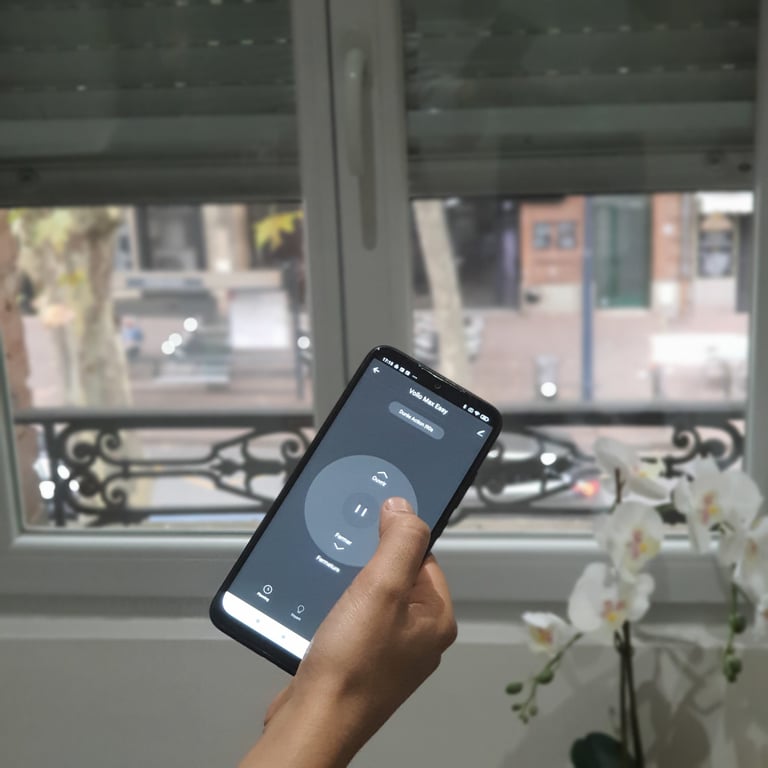 Protection d'écran pour smartphone YONIS Interrupteur Connecté Alexa Google  Home Verre Trempé 400 W 2A Blanc