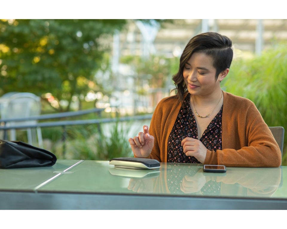 Poly Sync 20+ Haut parleur intelligent Bluetooth filaire sans fil USB A Certifié pour Microsoft Teams certifié Zoom - vue 2