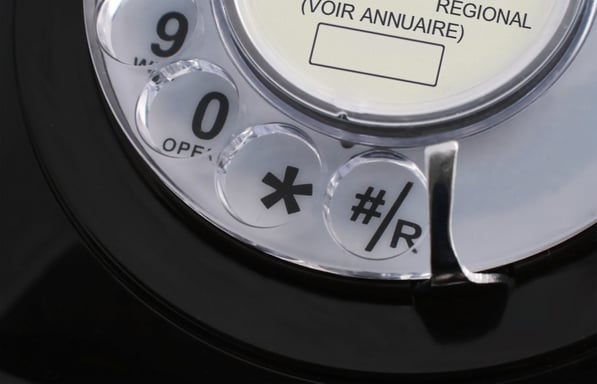 Teléfono fijo retro vintage con dial giratorio