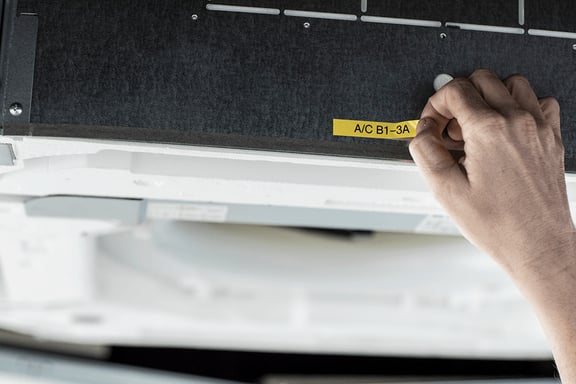 Brother PTE110VPYP1 impresora de etiquetas 180 x 180 DPI 20 mm/s TZe QWERTY