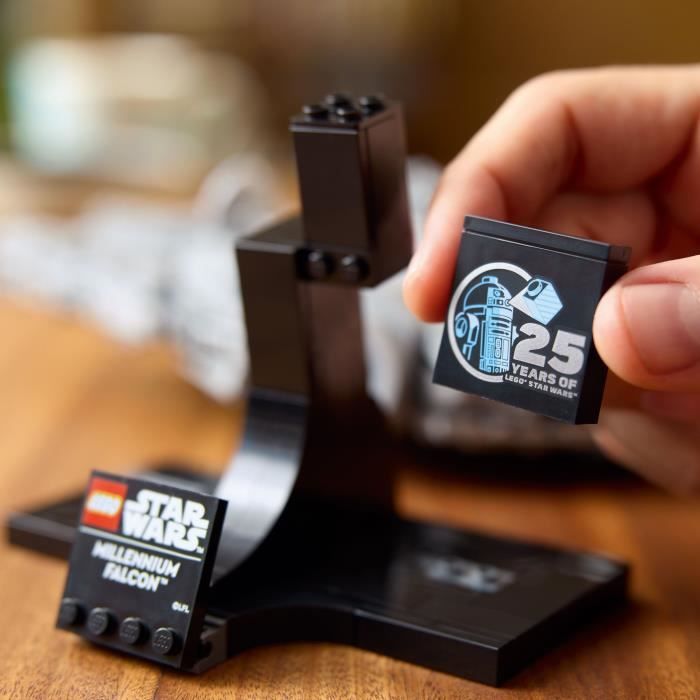 LEGO Star Wars 75375 Millenium Falcon : Modèle Collector à Construire - Neuf