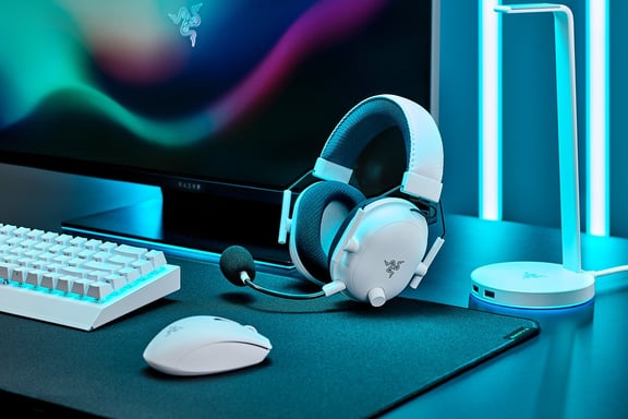 Razer BlackShark V2 Pro Auriculares Inalámbrico Diadema Juego Blanco