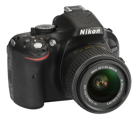 Nikon D5200 + Kit fotocamera reflex AF-S DX NIKKOR 18-55 mm 24,1 MP CMOS 6000 x 4000 pixel Nero