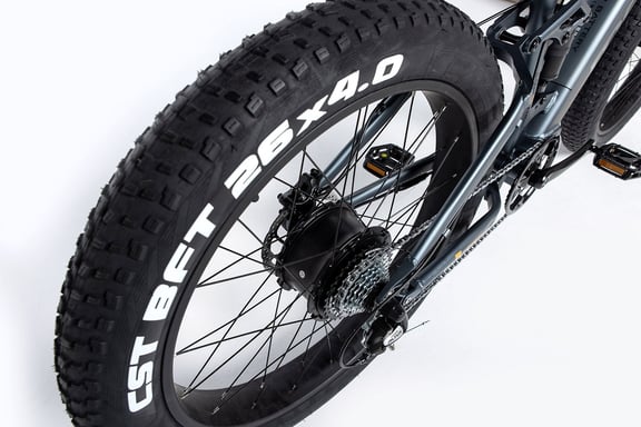 E-MTB Fatbike, E-FAT 26''PRO, SHIMANO Altus 8v, Frenos de Disco Hidráulicos, Batería Ion Litio integrada y extraible de 48V 13Ah
