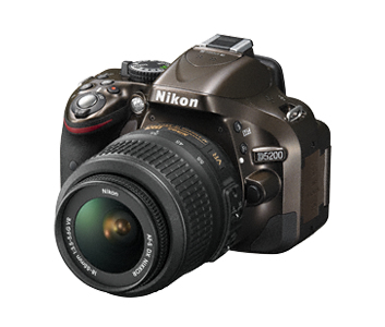 Nikon D5200 + AF-S DX NIKKOR 18-55mm Cuerpo de la cámara SLR 24,1 MP CMOS 6000 x 4000 Pixeles Bronce