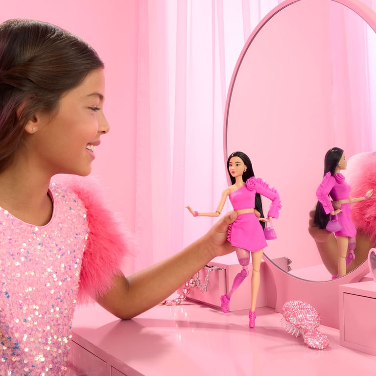 Barbie Deluxe Style 2 en Tenue Barbiecore HYV26. - vue 3