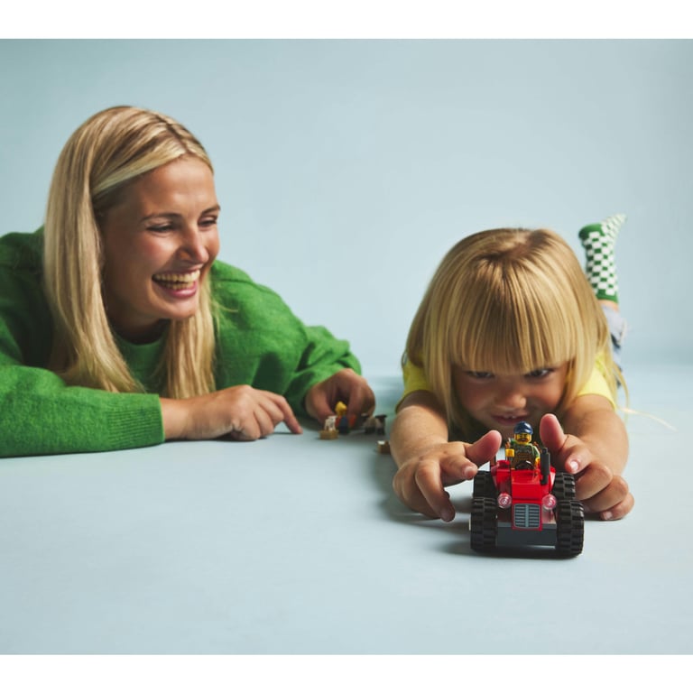 LEGO City Tracteur Agricole Rouge avec Remorque et Moutons 60461 - vue 4