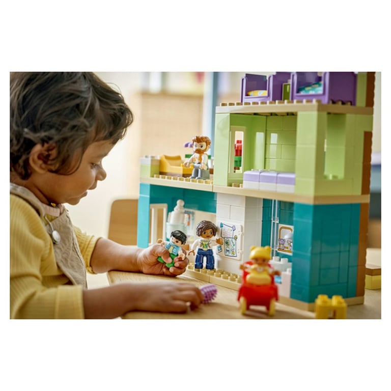 LEGO DUPLO Town La Maison Familiale Moderne 3-en-1 10470 - vue 4