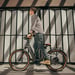Bicicleta eléctrica de fibra de carbono MIHOGO AIR MAX con doble batería, app inteligente y frenos hidráulicos - plateada