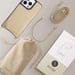 Selencia Coque de téléphone Nova avec cordon et porte-cartes pour Apple iPhone 13 Pro - Beige