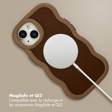 Selencia Coque arrière Wavy avec MagSafe pour Apple iPhone 15 - Mocha Brown