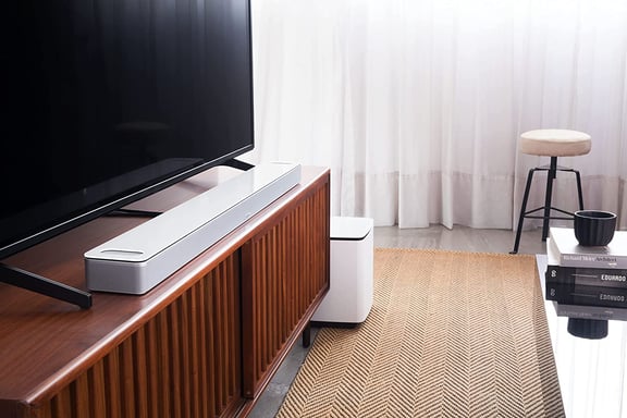 Smart Soundbar 900 Dolby Atmos con control de voz Alexa, Negro - Blanco