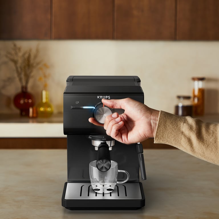 Cafetière Expresso Manuelle Krups XP381810 – 15 Bars, 2 L, Mousseur à Lait - vue 4
