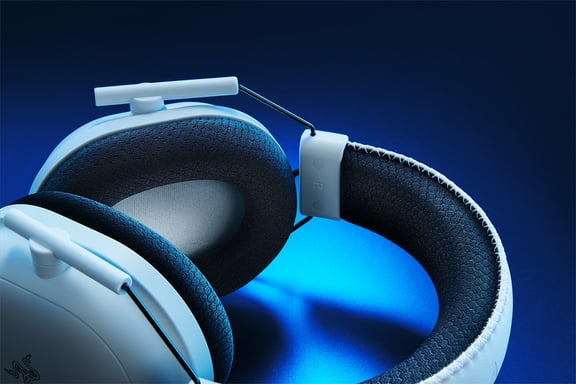 Razer BlackShark V2 Pro per PlayStation Auricolare wireless Play USB Type-C Bluetooth Bianco