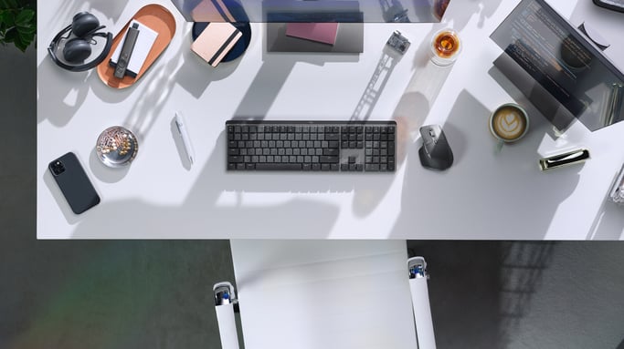 Logitech 920-010757 Tastiera da tavolo RF senza fili + Bluetooth QWERTY US International Graphite, Grigio