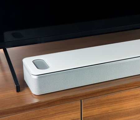 Smart Soundbar 900 Dolby Atmos con control de voz Alexa, Negro - Blanco