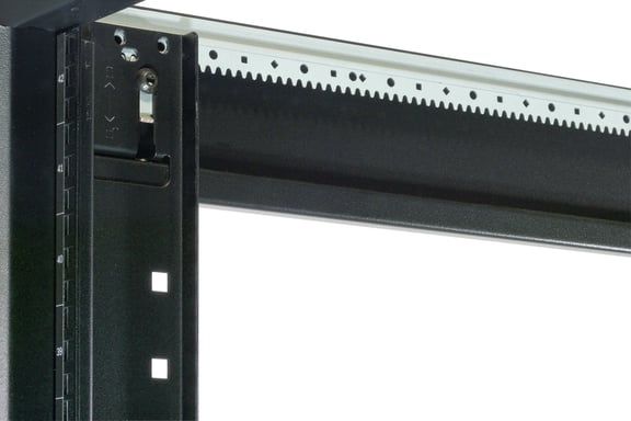 APC AR3100 42U scaffale rack indipendente nero