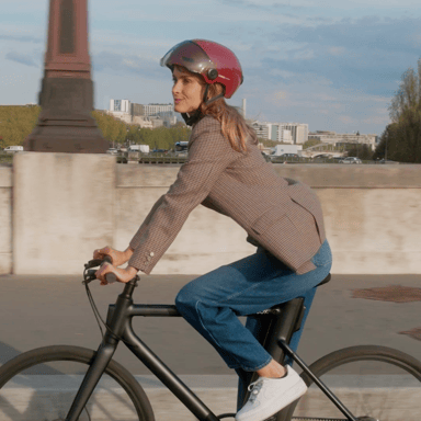 Cosmo Fusion - Casque avec éclairage Vélo Arrière Intelligent et Connecté - Feu Stop, Detection de Chute Automatique, Partage de trajet