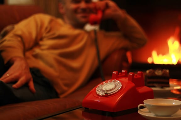 Teléfono fijo retro vintage con dial giratorio