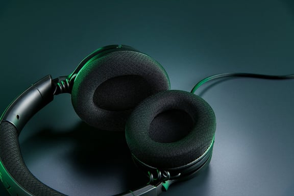 Razer Kraken V4 X con archetto cablato USB Tipo-C / USB Tipo-A Nero