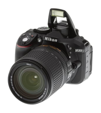 Nikon D5300 + AF-S DX NIKKOR 18-140mm VR Juego de cámara SLR 24,2 MP CMOS 6000 x 4000 Pixeles Negro