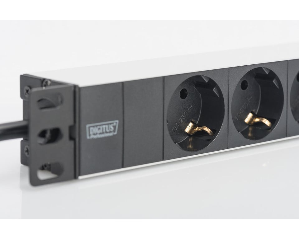 DIGITUS multiprise à 3 prises 1U 10 pouces 254 mm montage en rack dans une armoire réseau - vue 3