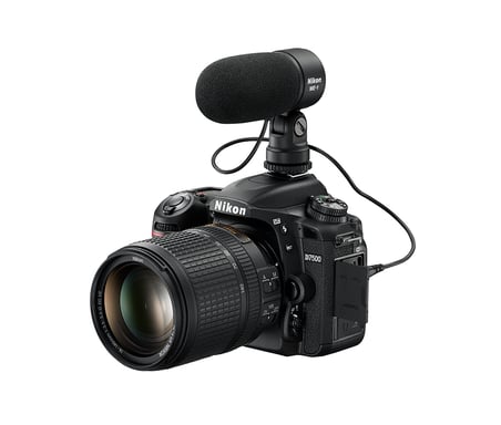 Nikon D7500 + AF-S DX NIKKOR 18-140 VR Kit d'appareil-photo SLR 20,9 MP CMOS 5568 x 3712 pixels Noir