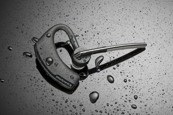 HP Poly Auriculares Poly Voyager Legend + Cable USB-A a Micro USB + Soporte de carga sin enchufe en pared