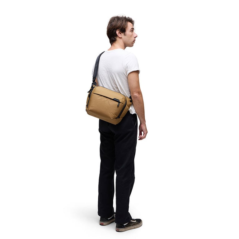 PEAK DESIGN EVERYDAY SLING 6 COYOTE - vue 3