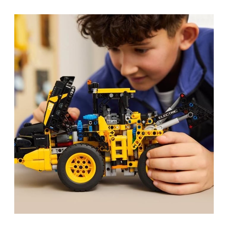 LEGO Technic La Chargeuse sur Pneus Volvo L120 Electric 42209 - vue 7