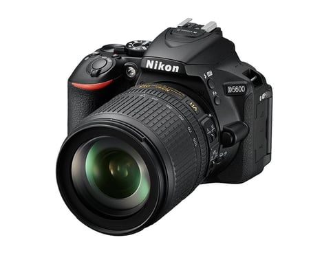 Nikon D5600 + AF-S DX 18-105mm G ED VR Kit d'appareil-photo SLR 24,2 MP CMOS 6000 x 4000 pixels Noir