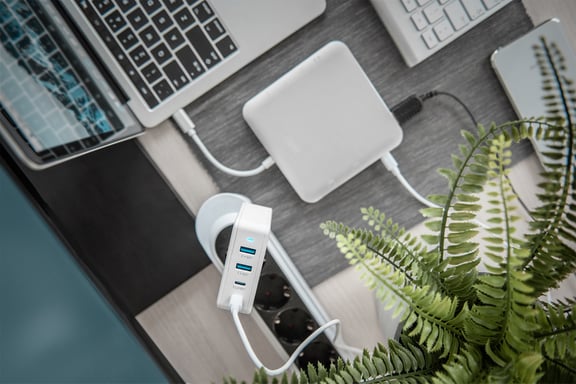 Adaptador USB universal de 4 puertos, USB-C™ / USB A, 100 W, GaN
