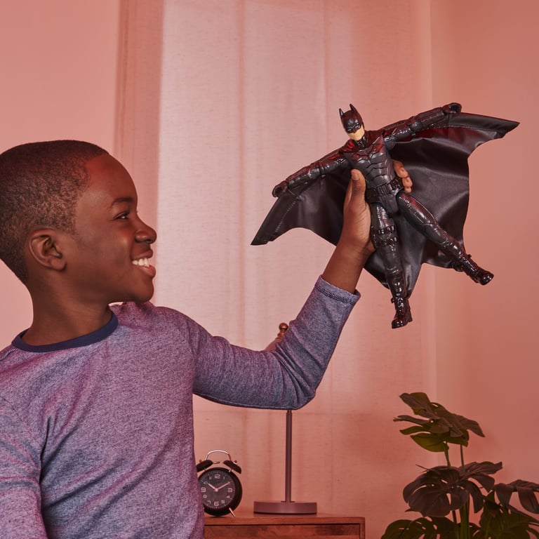 DC Comics THE BATMAN LE FILM FIGURINE 30 CM BATMAN DELUXE Figurine Batman Wing Suit Articulée Et Interactive 30 Cm Effets Sonores Et Lumineux 6060523 Jouet Enfant et + Neuf - vue 3