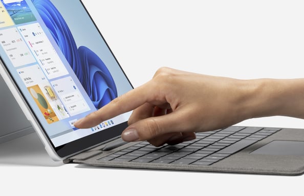 Microsoft Surface Pro 8 Intel® Core™ i5 256 GB 33 cm (13'') 16 GB Wi-Fi 6 (802.11ax) Windows 10 Pro Platino