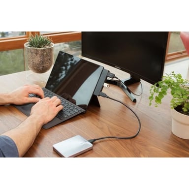 HYPER HyperDrive DUO 7 en 2 para MacBook Pro - Puertos: HDMI 4K60Hz - USB-C 40 Gbit / s 100 W PD - Gris claro
