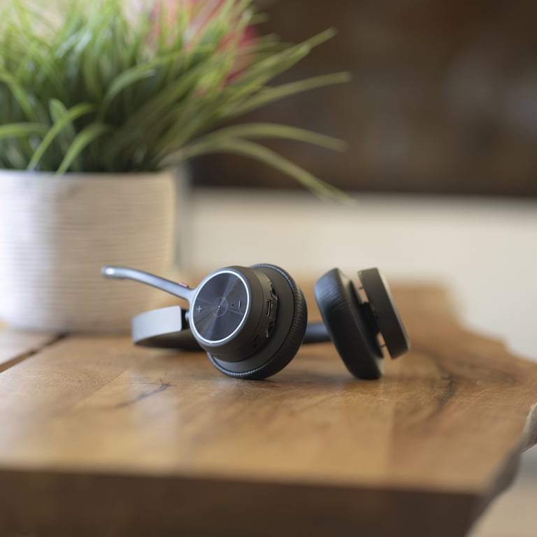 Micro casque avec et sans fil Poly Voyager 4320 Bluetooth + câble USB A vers USB C + dongle BT700 - vue 4