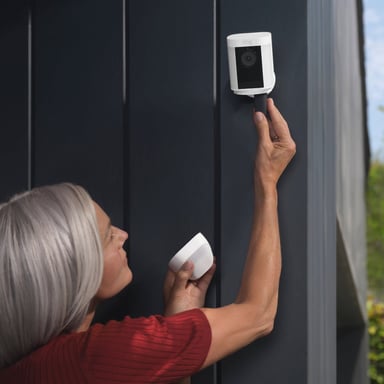 Ring Spotlight Cam Pro Battery Caja Cámara de seguridad IP Exterior 1920 x 1080 Pixeles Techo/pared