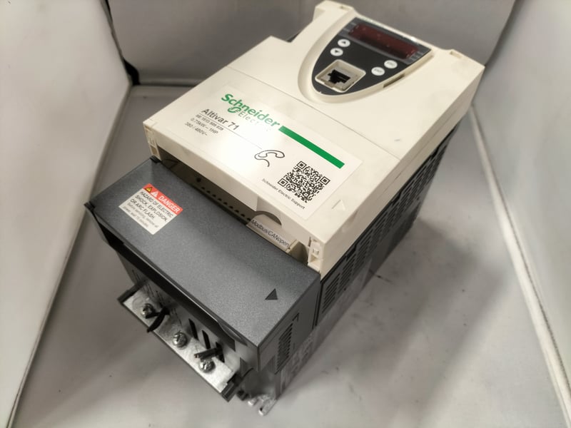 ATV71H075N4 Schneider Electric / Telemecanique Altivar 71 Variable Frequency Drive (AC Motor Inverter)
