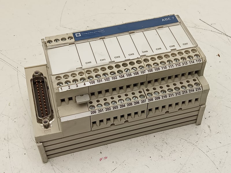 ABE7-CPA02 Telemecanique Control panel