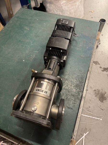 MGE 90LA2-24FT115-B Grundfos 3~MOT with CRNE15-2 A-FGJ-G-V-HUBV