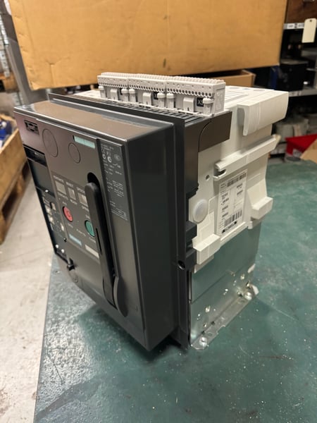 3WL9111-0AM82-0AA0 Siemens Circuit breaker 630A