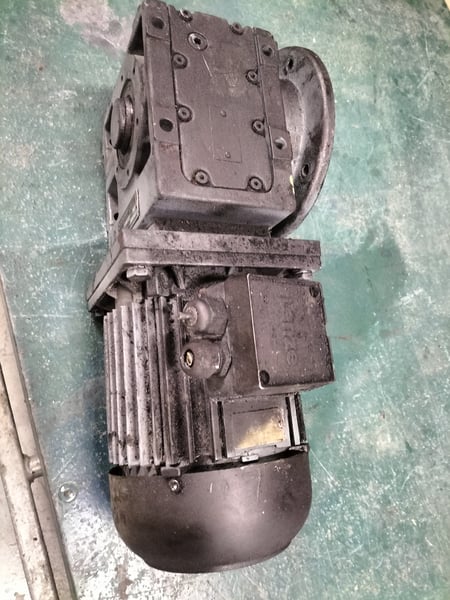 9LH4-983H Lenze Electric Motor