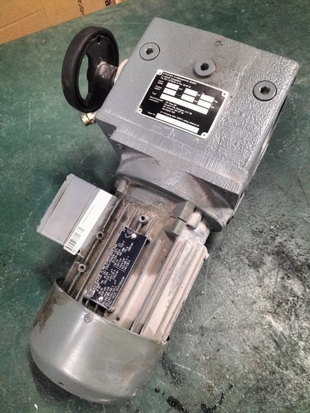 1LA7073-2AA13-ZN00 Siemens Three-Phase Motor with gearbox