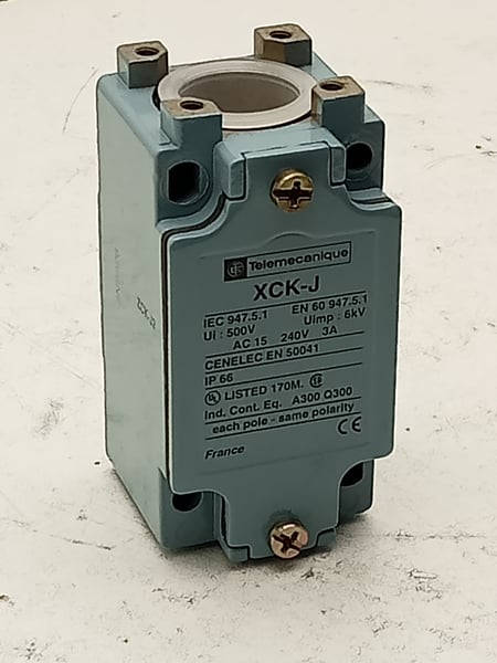 ZCK J2 064611 Telemecanique Body Contact